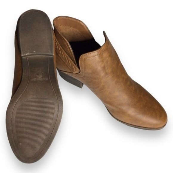 Madden Girl Women’s Slip On Ankle Boot with Buckle, Brown, size 7 - Picture 2 of 7